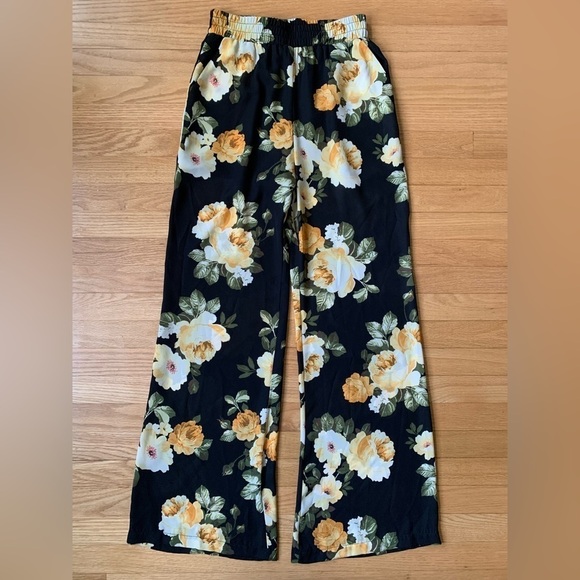 NWT Socialite Black & Yellow Wide Leg Floral Flowy Pants Size Small - Picture 9 of 9